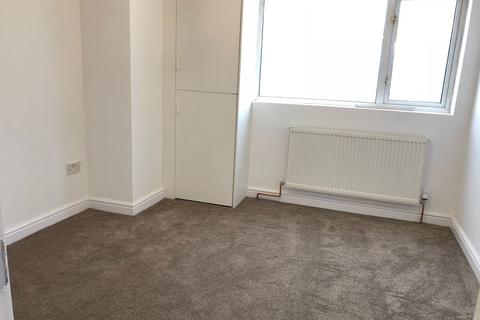 2 bedroom flat to rent - Albany Road, Hornchurch, Essex, RM12