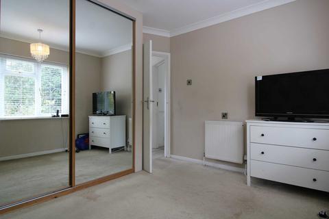 11 Highview Close, Potters Bar, EN6 5PF