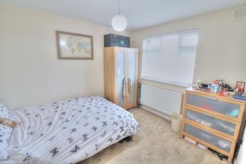 2 bedroom apartment to rent, Shakespeare Square, Ilford