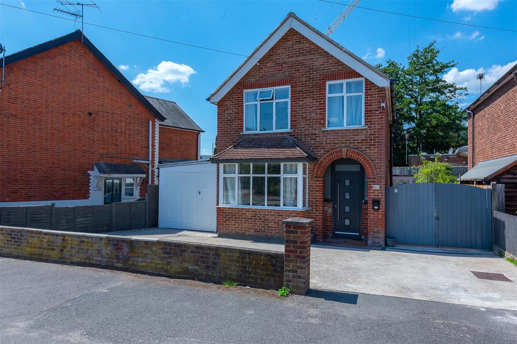 Bagshot, GU19 3 bed detached house £550,000