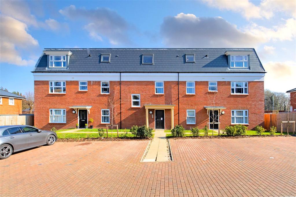 Meadow Avenue, Shenley, Radlett... 2 bed apartment £1,550 pcm (£358 pw)