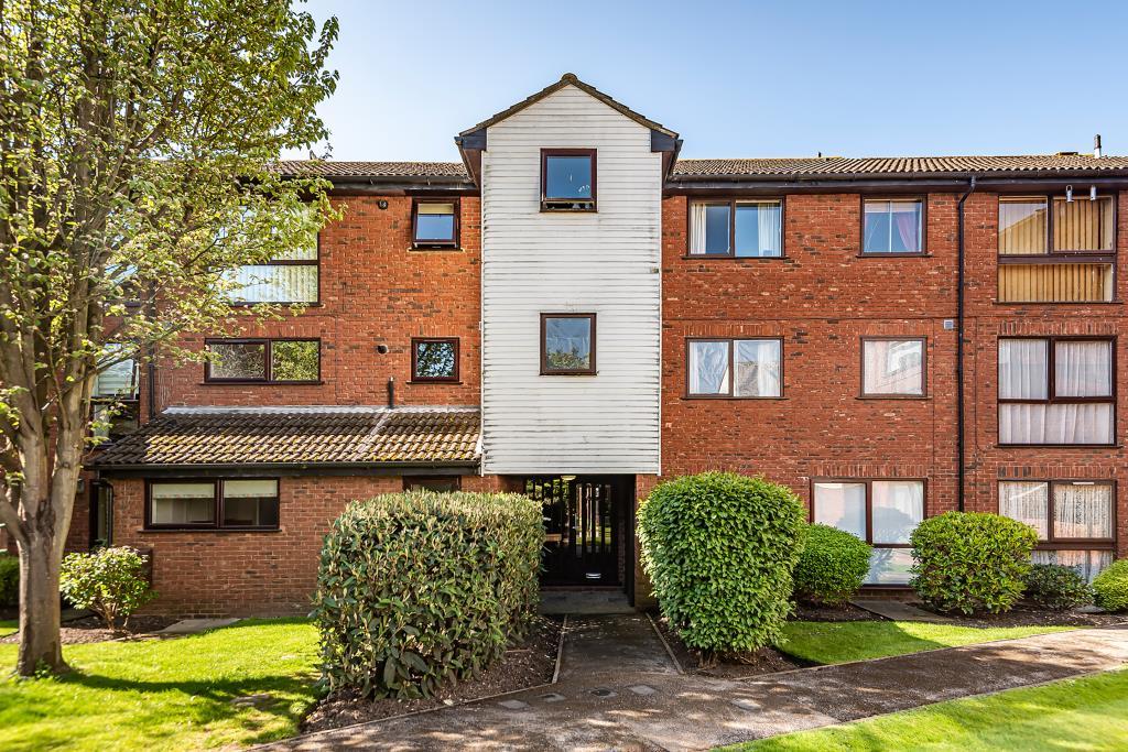 Laleham Road, Shepperton, TW17 2 bed apartment £1,450 pcm (£335 pw)