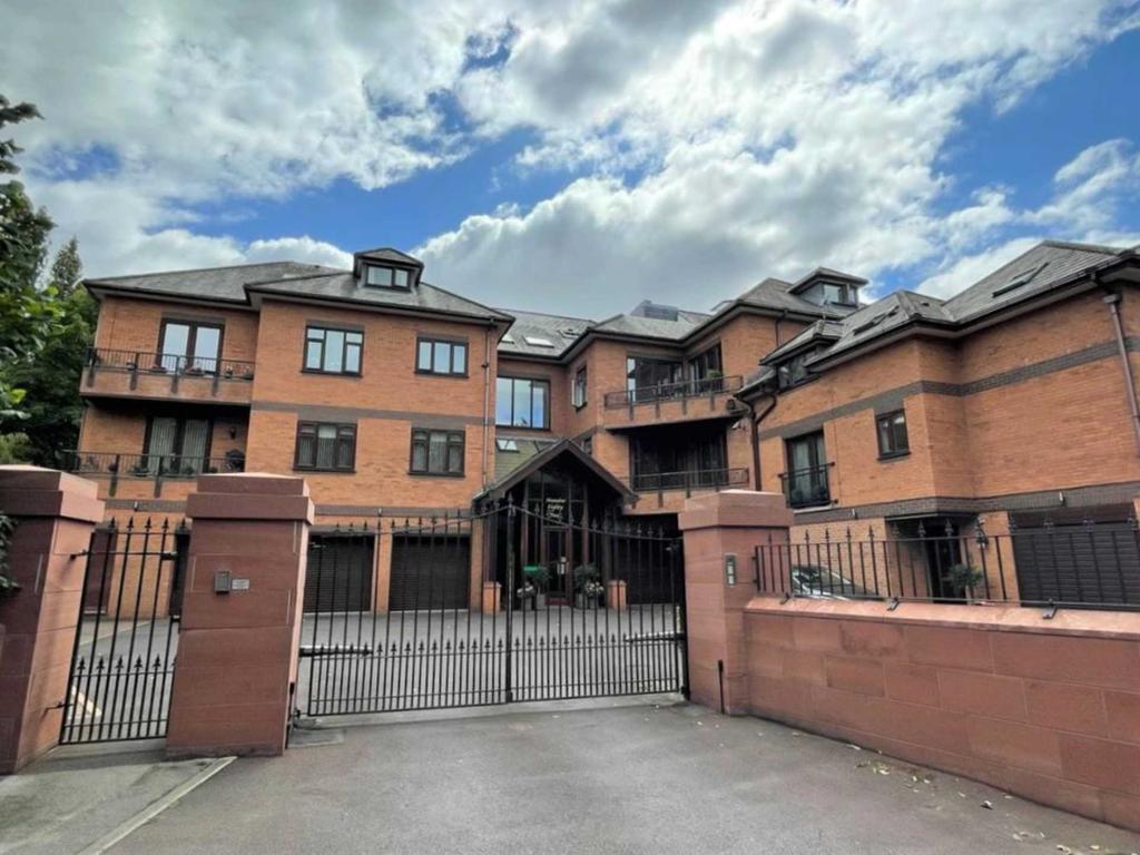 Beech Lane, Calderstones 2 bed apartment £475,000