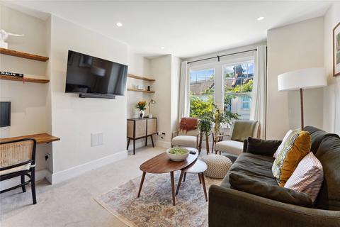 9c Delia Street, London, SW18 2BT