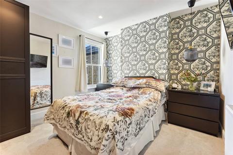9c Delia Street, London, SW18 2BT