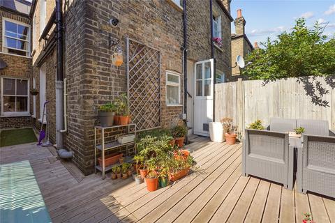 9c Delia Street, London, SW18 2BT