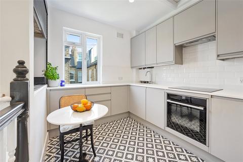 9c Delia Street, London, SW18 2BT