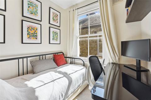9c Delia Street, London, SW18 2BT
