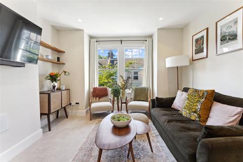 9c Delia Street, London, SW18 2BT