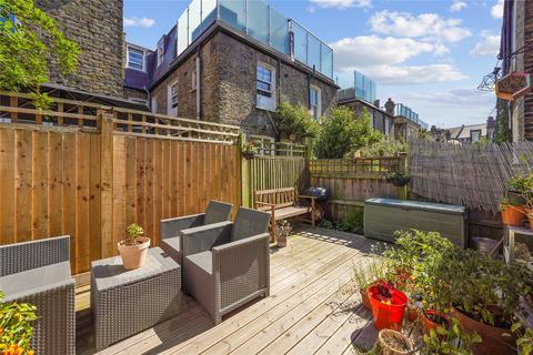 9c Delia Street, London, SW18 2BT