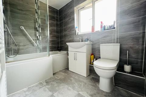 40 Emsworth Crescent, Wolverhampton, WV9 5NU