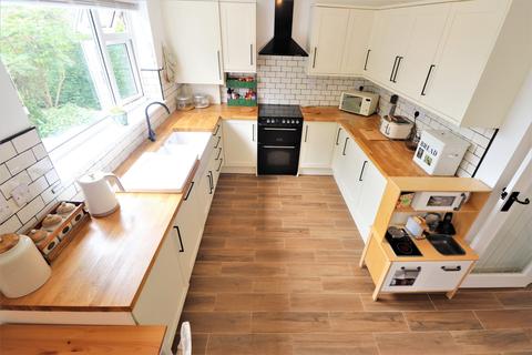 8 Duchess Close, Osbaston, Monmouth, NP25 3JL