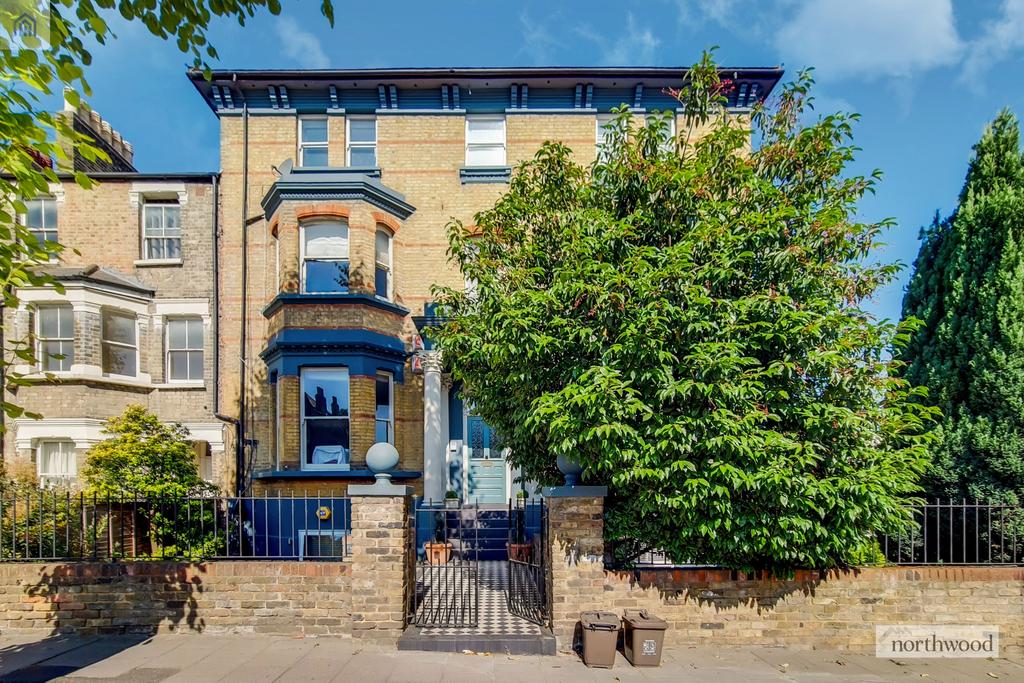 Barry Road, East Dulwich, London, SE22 3 bed flat for sale £600,000