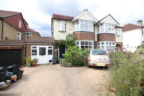 65 Ruskin Drive, Worcester Park, KT4 8LJ