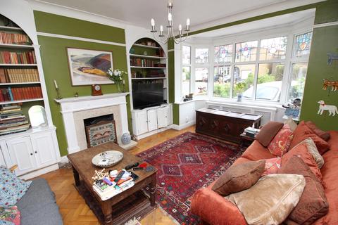 65 Ruskin Drive, Worcester Park, KT4 8LJ
