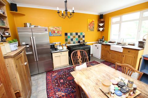 65 Ruskin Drive, Worcester Park, KT4 8LJ