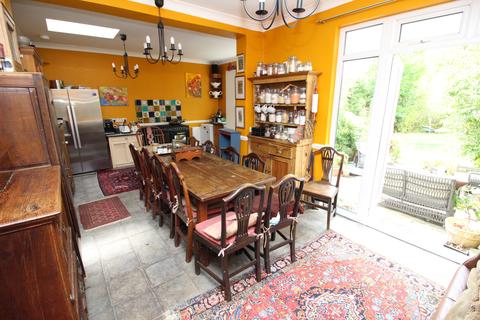 65 Ruskin Drive, Worcester Park, KT4 8LJ