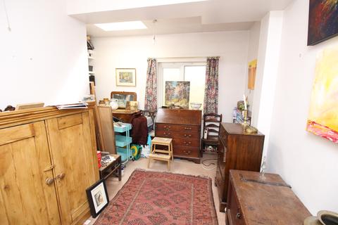65 Ruskin Drive, Worcester Park, KT4 8LJ