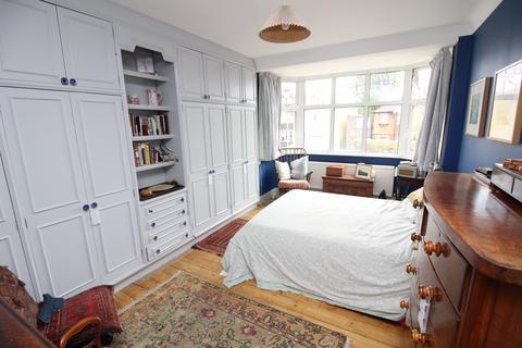 65 Ruskin Drive, Worcester Park, KT4 8LJ
