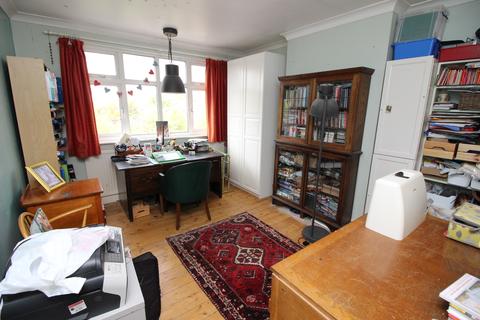 65 Ruskin Drive, Worcester Park, KT4 8LJ