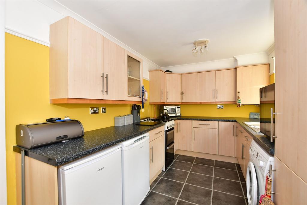 Oak Drive, Larkfield, Aylesford, Kent 3 bed semidetached house £350,000