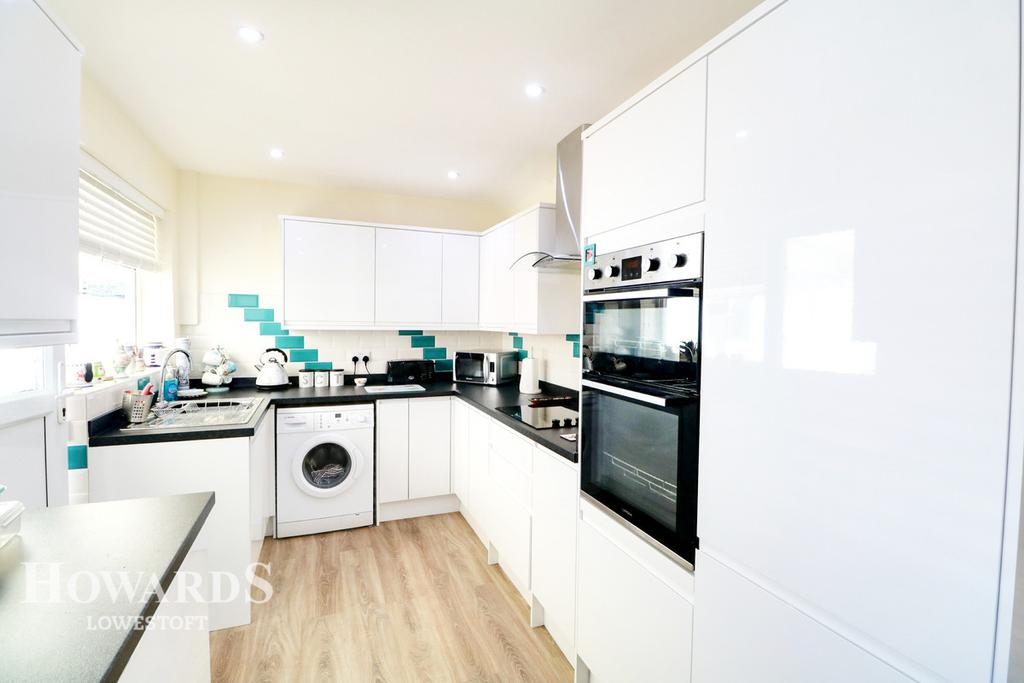 Westland Road, Lowestoft 3 bed detached house £280,000