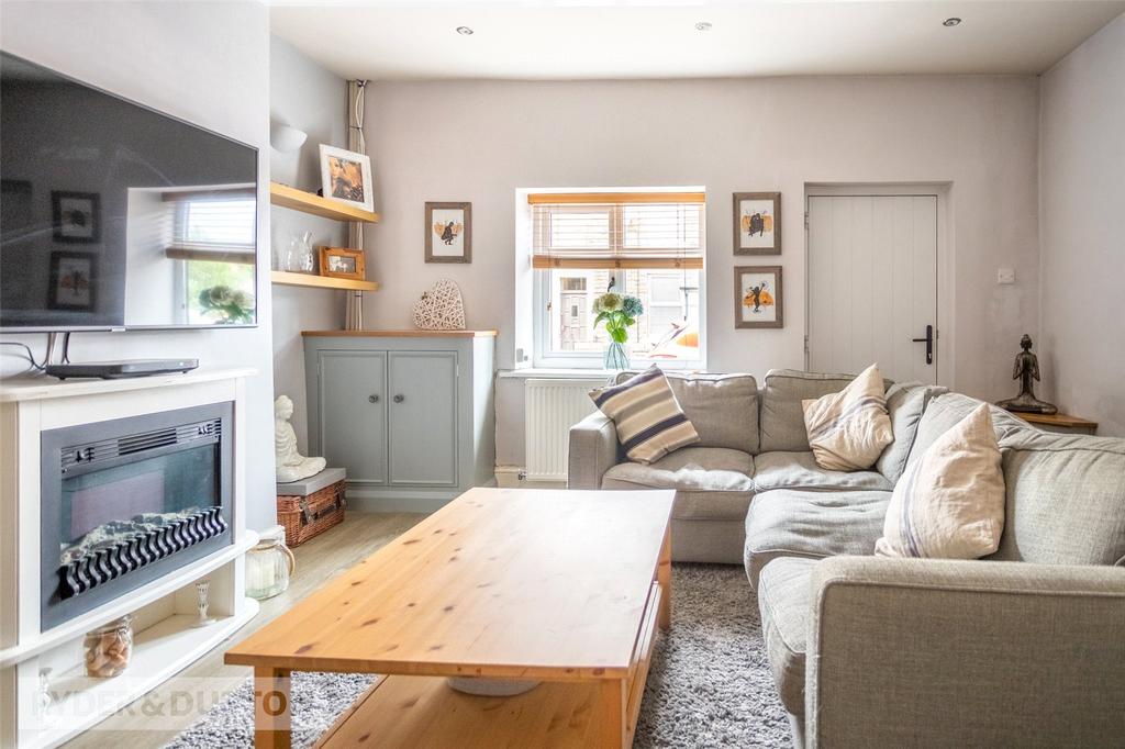 Charlestown Road, Glossop, Derbyshire, SK13 2 bed end of terrace house