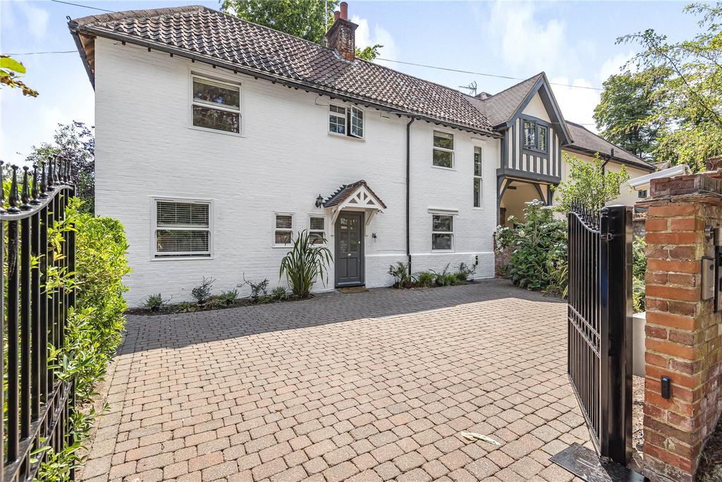 Sunning Avenue, Ascot, Berkshire, SL5 4 bed end of terrace house to