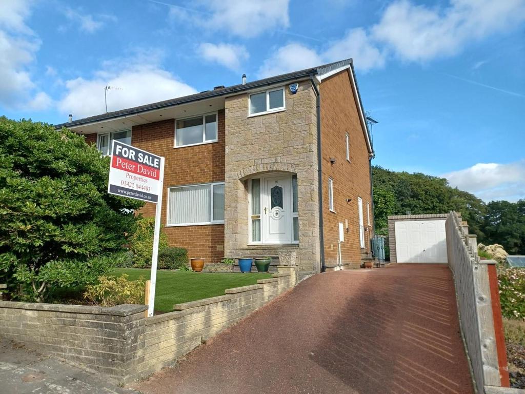 Brier Hey Close, Mytholmroyd, Hebden... 3 bed semidetached house £