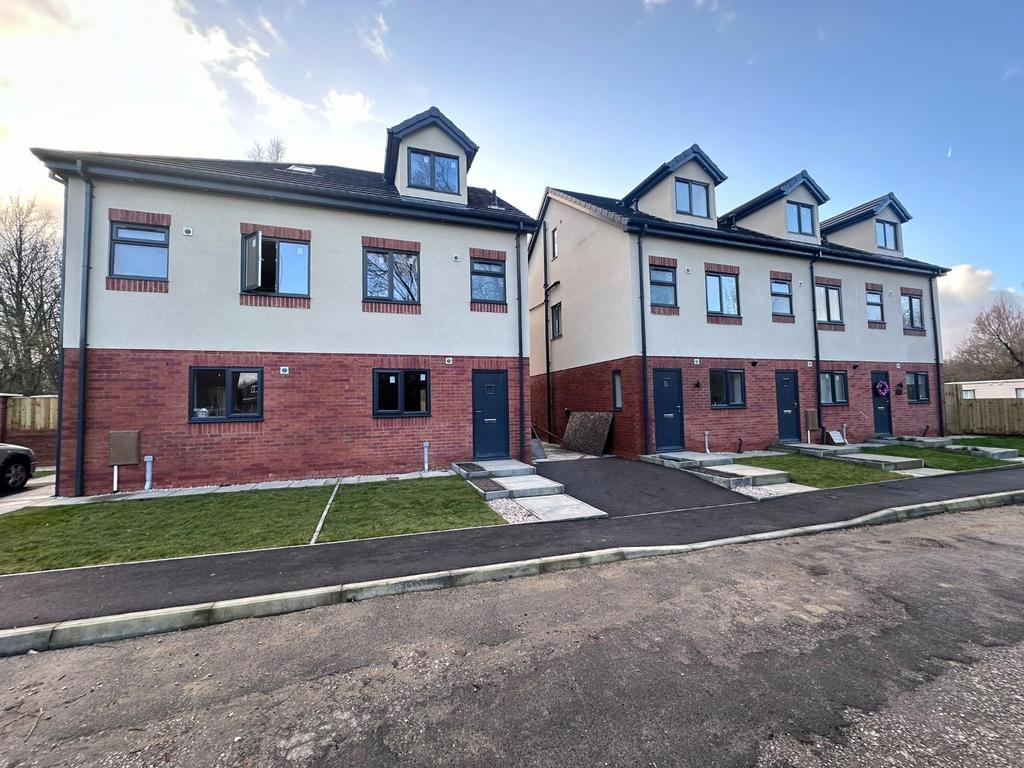 Liverpool Road, Hindley, Wigan, WN2 3 bed mews for sale £190,000
