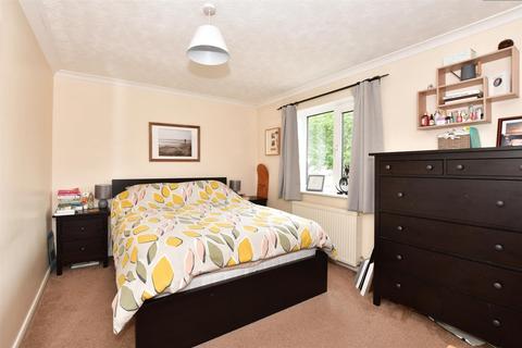 90 Bishops Way, Canterbury, CT2 8DU