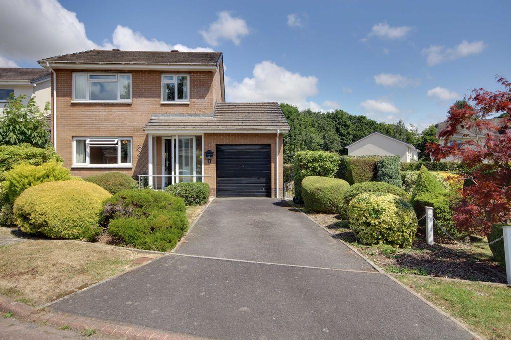 Barlow Road, Pilton, Barnstaple, EX31 1TR 3 bed link detached house £