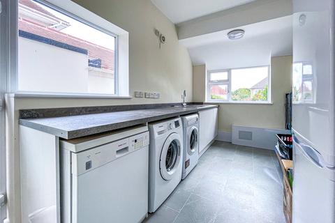 22 Ravine Road, Bournemouth, BH5 2DU