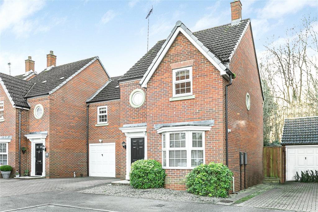 Dowley Wood, Welwyn Garden City... 4 bed link detached house for sale