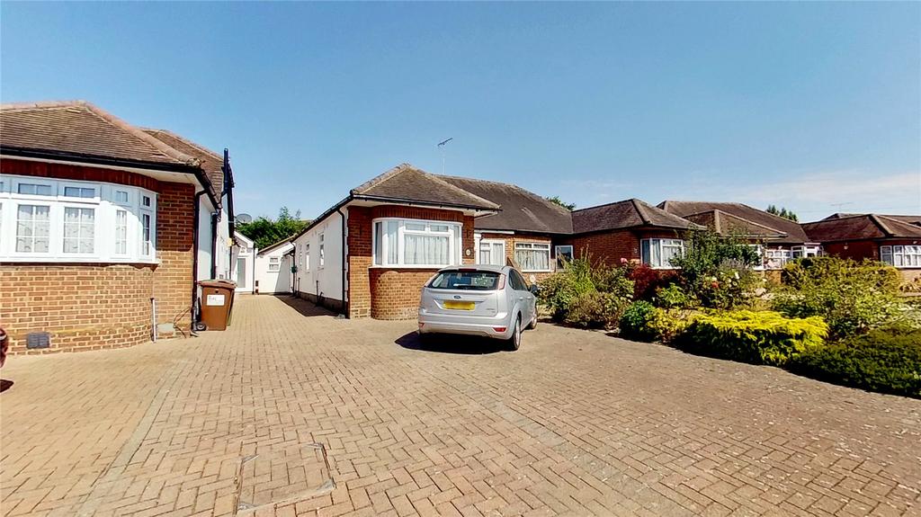 Ashdale Grove, Stanmore, Middlesex, HA7 3 bed bungalow £700,000