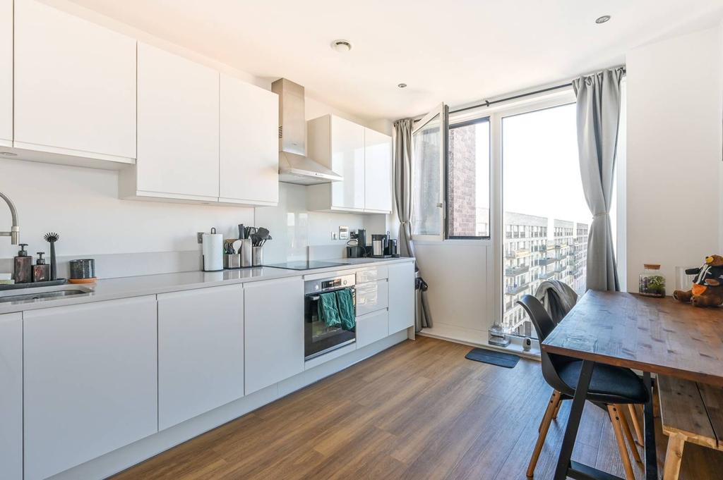 Hamme Building, Gallions Reach, London, E16 2 bed flat £520,000