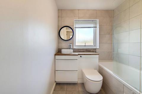31 Sycamore Close, London, E16 4QR
