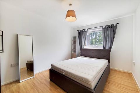 31 Sycamore Close, London, E16 4QR