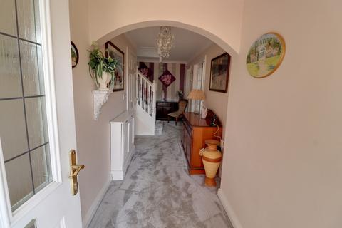 4 bedroom detached house for sale - Villa Way, Northampton