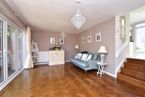 3 bedroom terraced house to rent - Speldhurst Close Bromley BR2