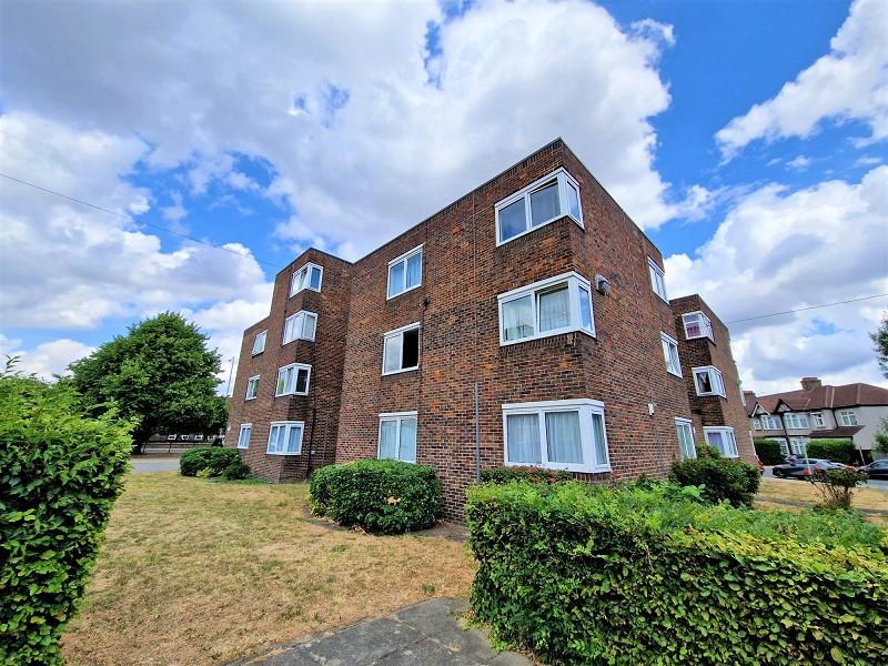 Hatfield Close, Barkingside IG6 2JJ 2 bed flat £300,000