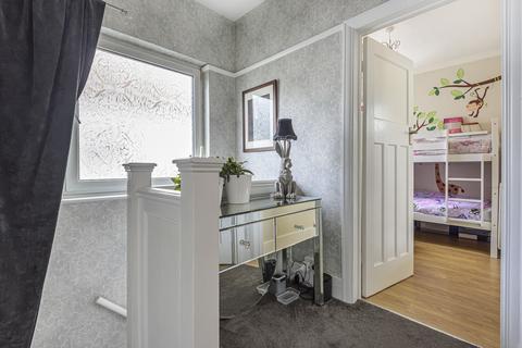 6 Leysdown Road, London, SE9 3LT