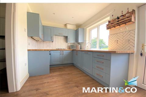 3 bedroom semi-detached house to rent, Silcoates Lane, Wakefield WF2