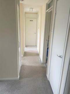 2 bedroom flat to rent - 24 Tansycroft