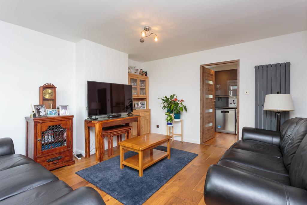 11 Windsor Drive, Penicuik, EH26 2 bed terraced house £155,000