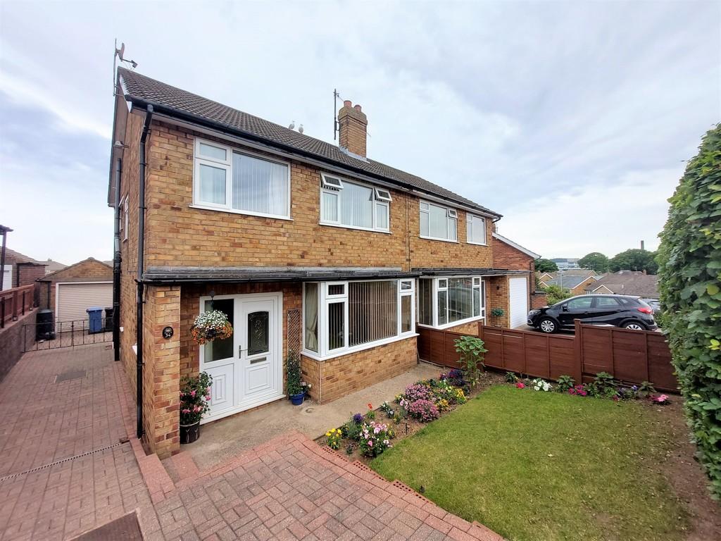 Southlands Grove, Scarborough 3 bed semidetached house for sale £250,000