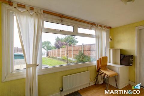 2 bedroom semi-detached house to rent, Weston Avenue, Tividale, B69