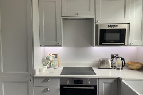 2 bedroom flat to rent, Arthur Road, London, SW19
