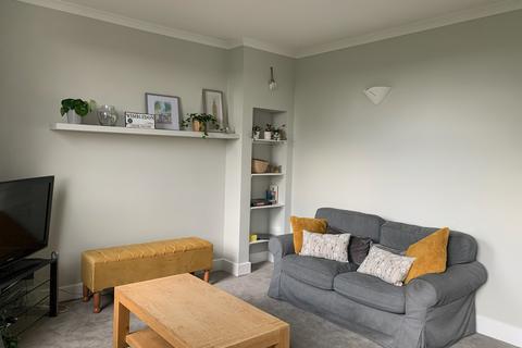 2 bedroom flat to rent, Arthur Road, London, SW19