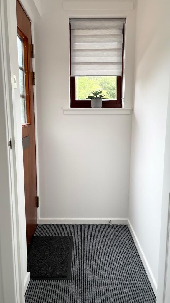 South Loch Park, Bathgate 2 bed ground floor flat £775 pcm (£179 pw)